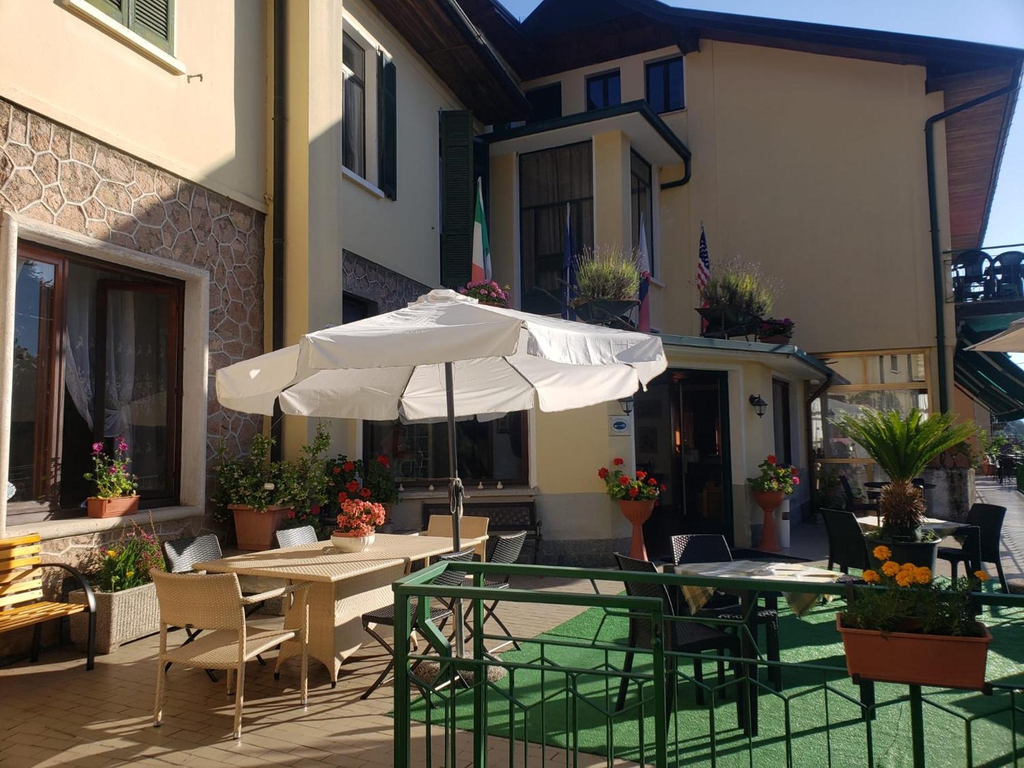 VINTAGE HOTEL VITTORIA con RISTORANTE Marzio Exterior foto