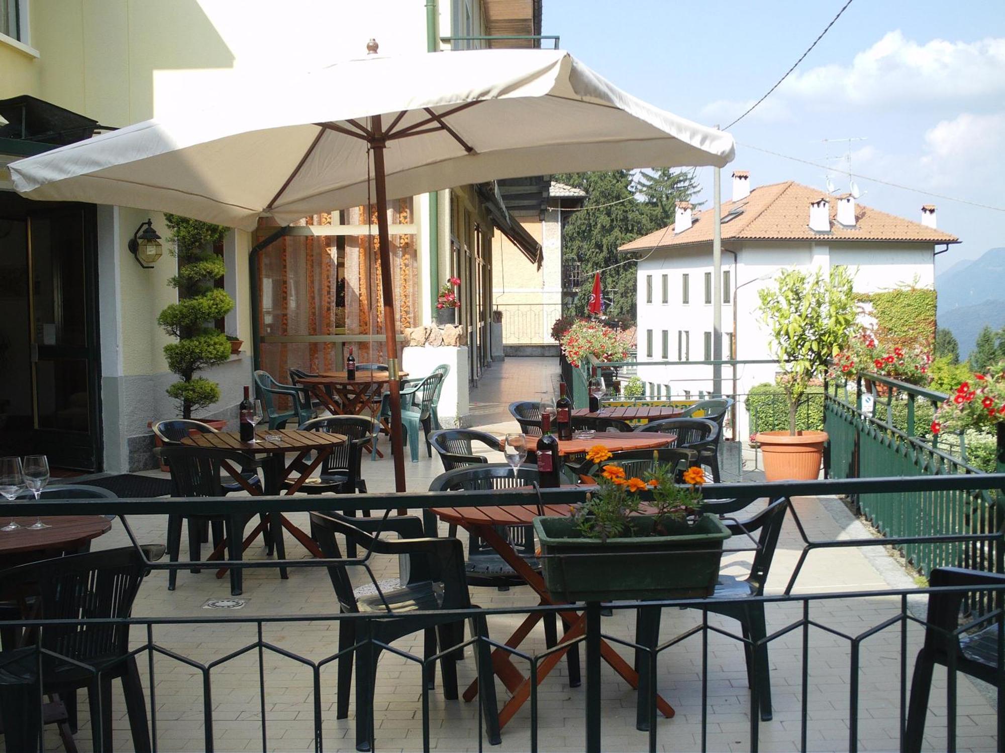 VINTAGE HOTEL VITTORIA con RISTORANTE Marzio Exterior foto